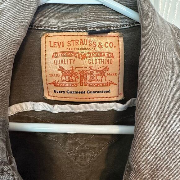 Levi’s Denim Trucker Jacket Size S Button Down Logo Pockets Grayish-Brown Casual - Picture 8 of 13